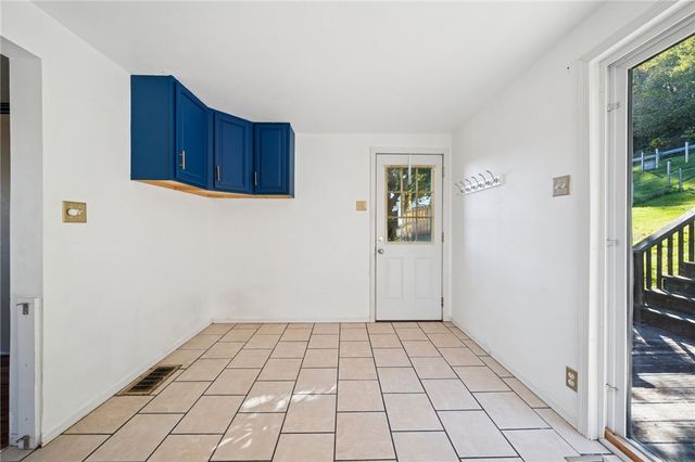 2318 Locust St, South Greensburg Boro, PA 15601