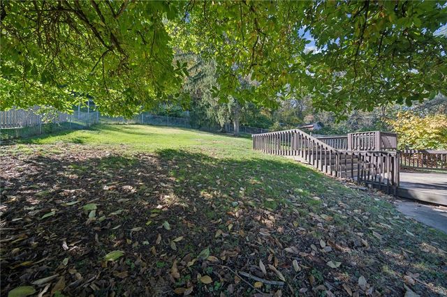 2318 Locust St, South Greensburg Boro, PA 15601