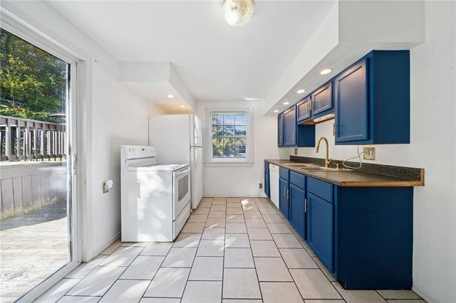 2318 Locust St, South Greensburg Boro, PA 15601