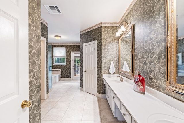150 Creekside Drive, Double Oak, TX 75077