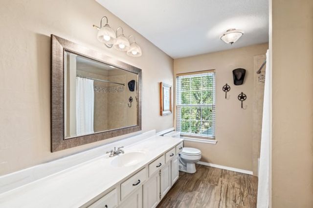 150 Creekside Drive, Double Oak, TX 75077