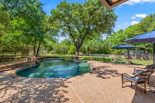 150 Creekside Drive, Double Oak, TX 75077