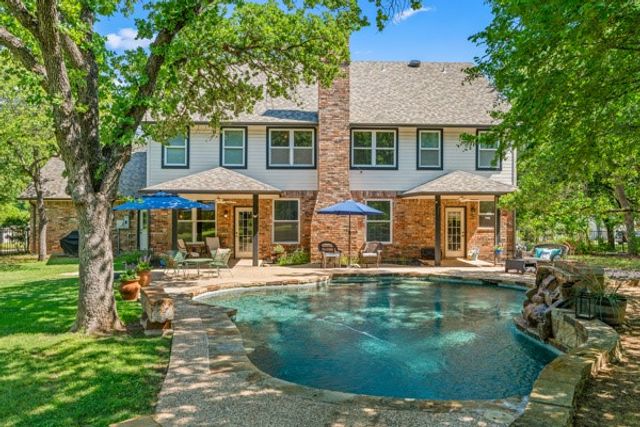 150 Creekside Drive, Double Oak, TX 75077