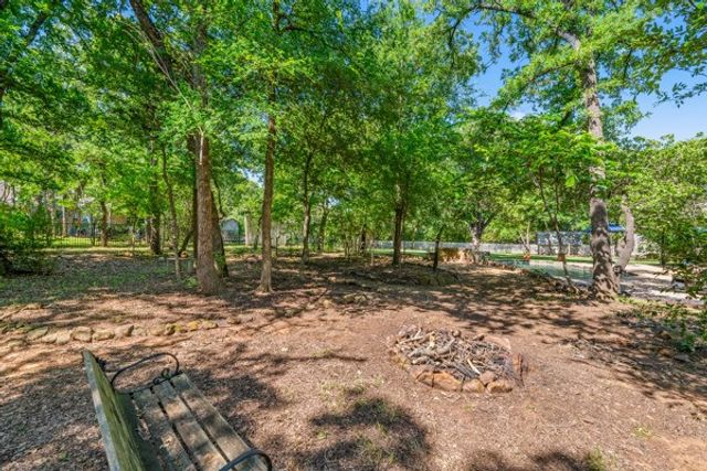 150 Creekside Drive, Double Oak, TX 75077