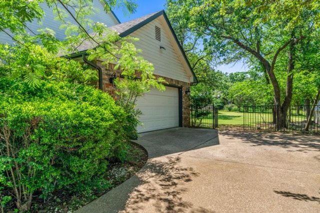 150 Creekside Drive, Double Oak, TX 75077