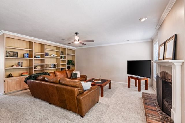 150 Creekside Drive, Double Oak, TX 75077