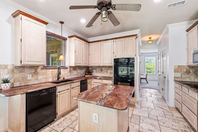 150 Creekside Drive, Double Oak, TX 75077