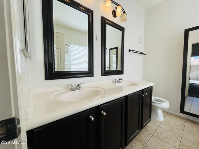 2561 W WOBURN Lane, Phoenix, AZ 85085