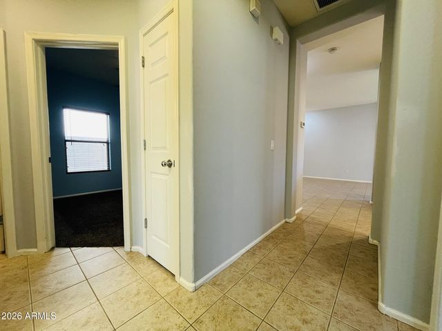 2561 W WOBURN Lane, Phoenix, AZ 85085