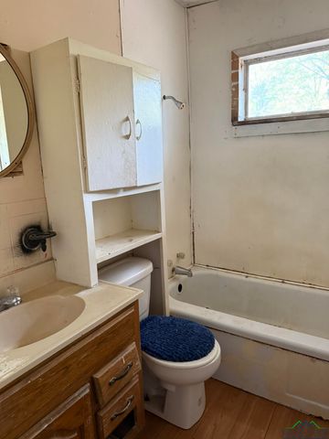 262 HOUSTON ST, Lone Star, TX 75668