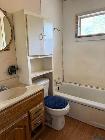 262 HOUSTON ST, Lone Star, TX 75668