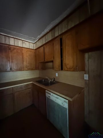 262 HOUSTON ST, Lone Star, TX 75668