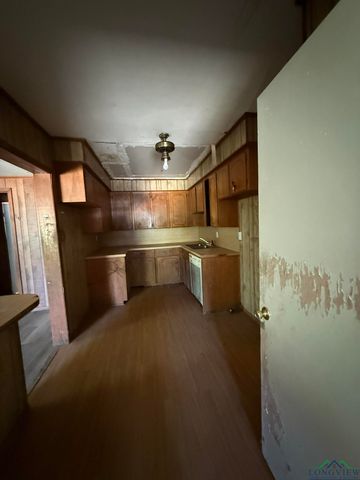 262 HOUSTON ST, Lone Star, TX 75668