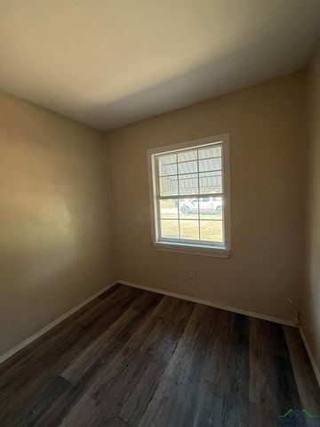 262 HOUSTON ST, Lone Star, TX 75668