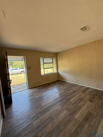 262 HOUSTON ST, Lone Star, TX 75668