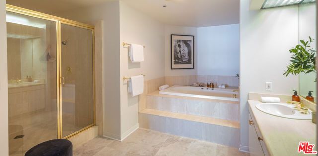 10724 Wilshire Boulevard 1106, Los Angeles, CA 90024