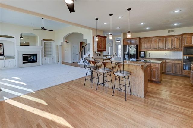 9625 CAILLER Drive, Lenexa, KS 66220