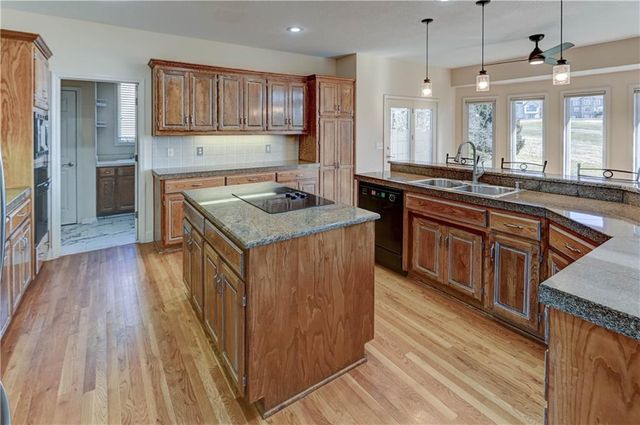 9625 CAILLER Drive, Lenexa, KS 66220