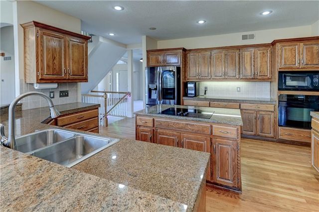 9625 CAILLER Drive, Lenexa, KS 66220