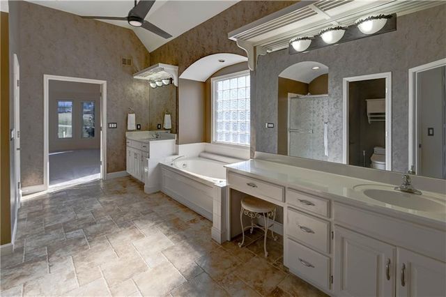 9625 CAILLER Drive, Lenexa, KS 66220