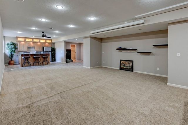 9625 CAILLER Drive, Lenexa, KS 66220