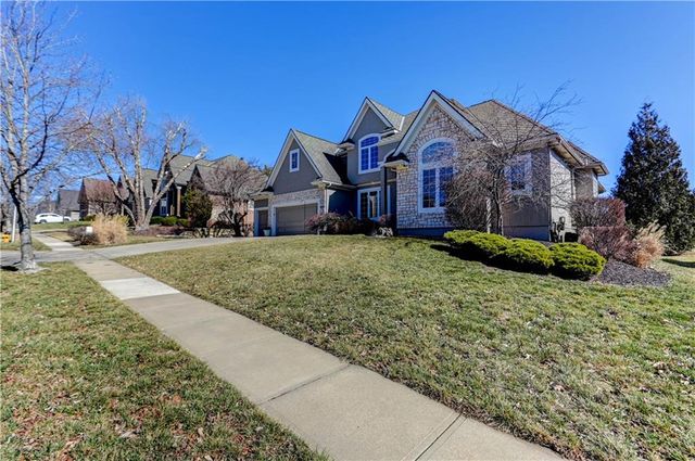 9625 CAILLER Drive, Lenexa, KS 66220