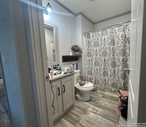 140 County Road 7866, Devine, TX 78016