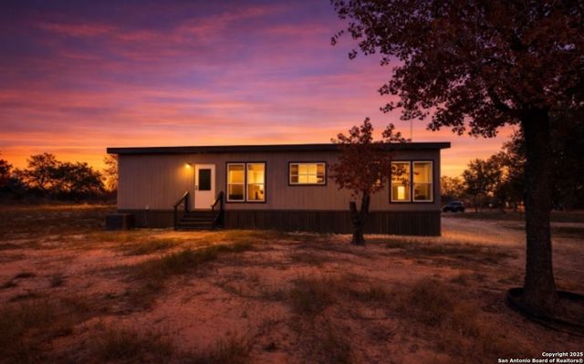 140 County Road 7866, Devine, TX 78016