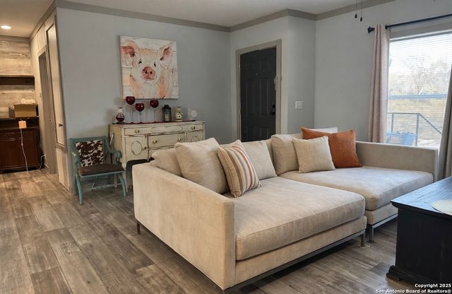 140 County Road 7866, Devine, TX 78016