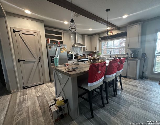 140 County Road 7866, Devine, TX 78016