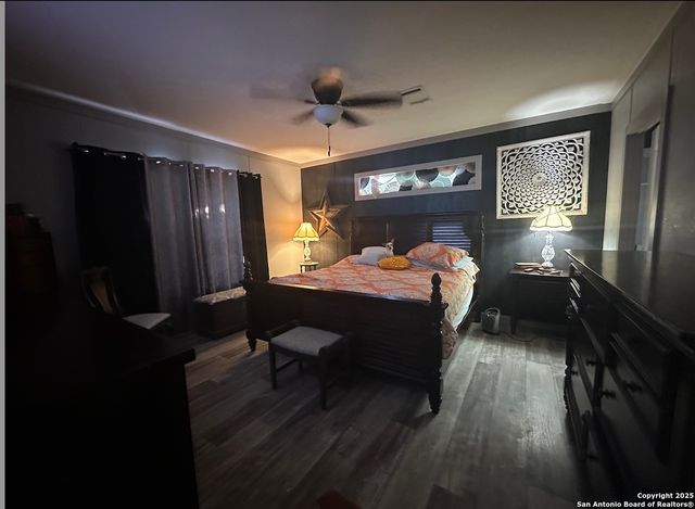 140 County Road 7866, Devine, TX 78016