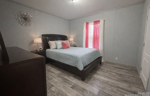 140 County Road 7866, Devine, TX 78016