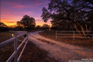 140 County Road 7866, Devine, TX 78016