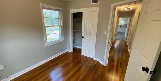 160 Wildwood Circle, Jackson, MS 39212