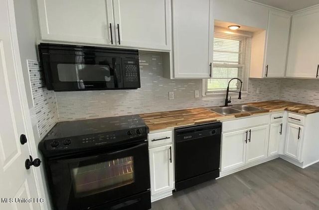 160 Wildwood Circle, Jackson, MS 39212