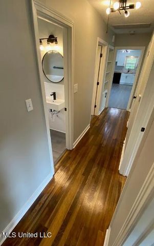 160 Wildwood Circle, Jackson, MS 39212