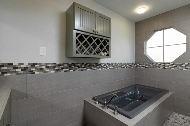 136 Southwinds Drive, Weatherford, TX 76087