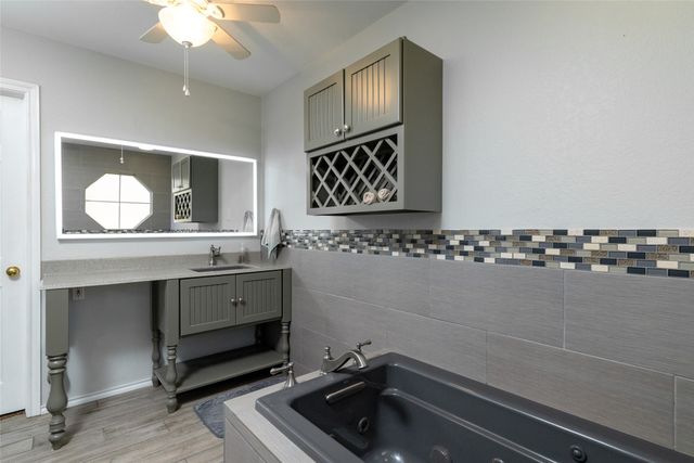 136 Southwinds Drive, Weatherford, TX 76087