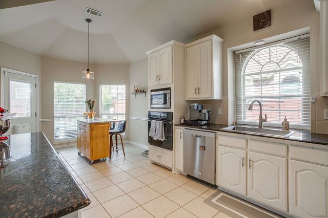 5424 Meadow Valley Drive, Fort Worth, TX 76123