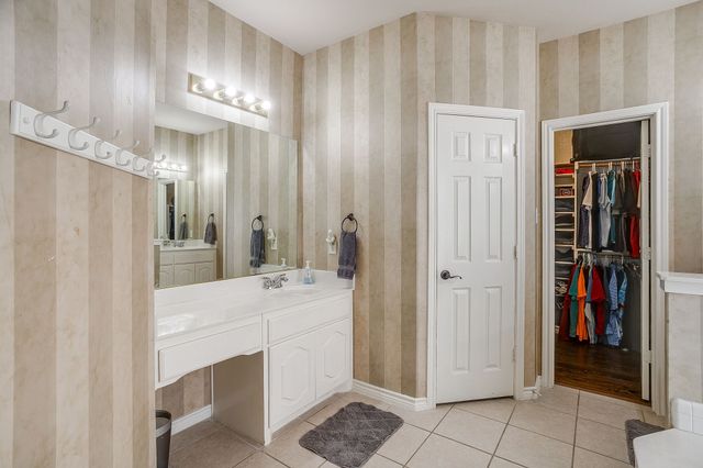 5424 Meadow Valley Drive, Fort Worth, TX 76123