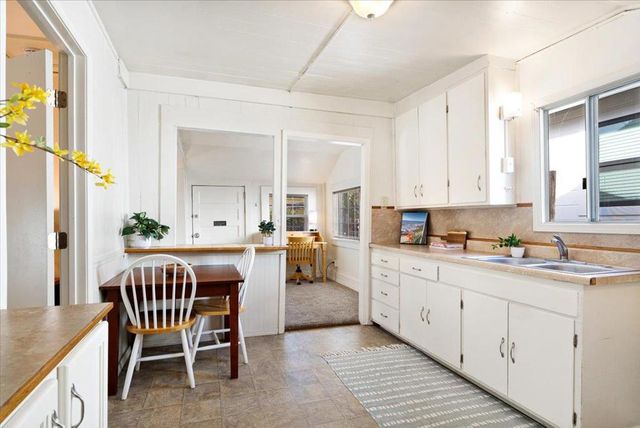 208 Mountain View Avenue, Santa Cruz, CA 95062