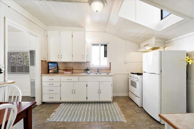 208 Mountain View Avenue, Santa Cruz, CA 95062