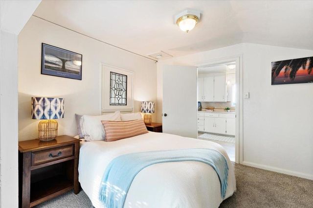 208 Mountain View Avenue, Santa Cruz, CA 95062