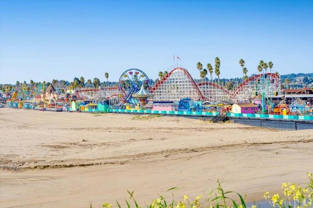 208 Mountain View Avenue, Santa Cruz, CA 95062