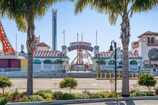 208 Mountain View Avenue, Santa Cruz, CA 95062