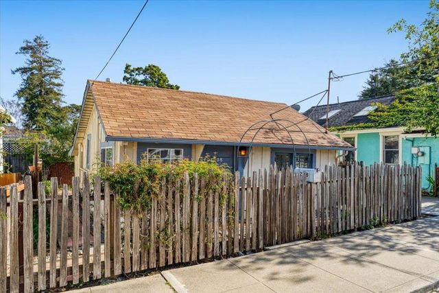 208 Mountain View Avenue, Santa Cruz, CA 95062