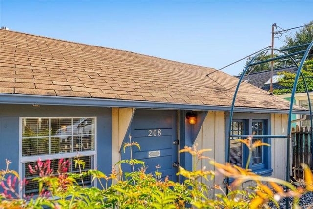 208 Mountain View Avenue, Santa Cruz, CA 95062