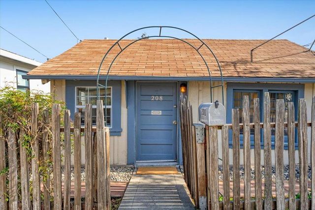 208 Mountain View Avenue, Santa Cruz, CA 95062
