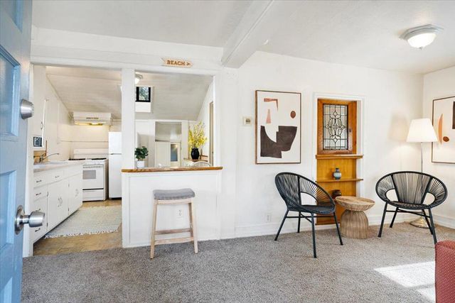 208 Mountain View Avenue, Santa Cruz, CA 95062