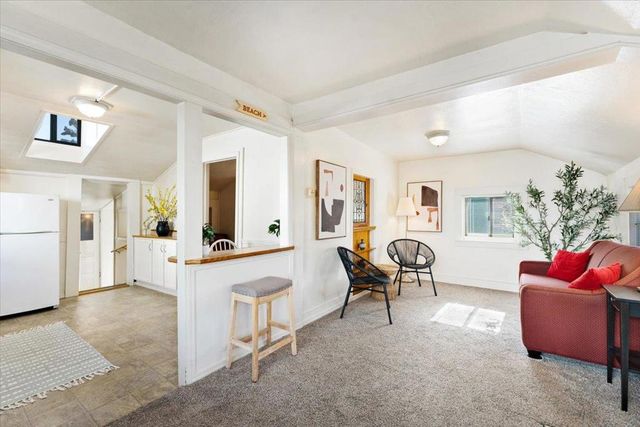 208 Mountain View Avenue, Santa Cruz, CA 95062